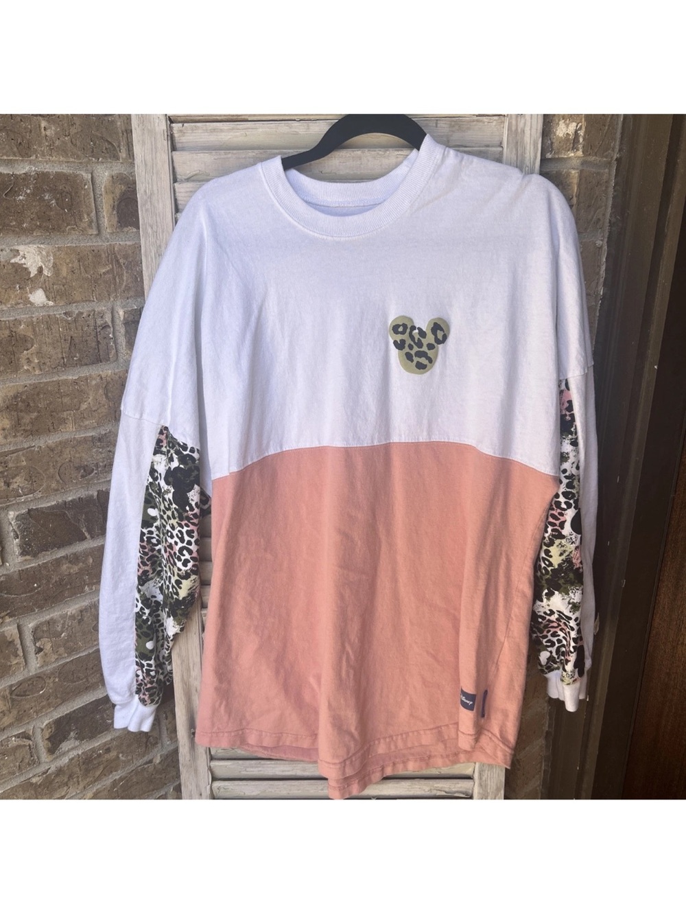 Disney Spirit Jersey Shirt Womens Large Pink White Wild About Animal Kingdom Tee